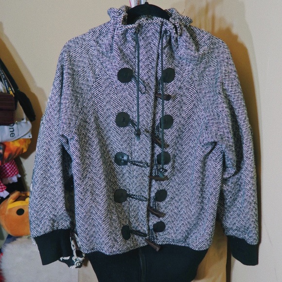 Black and White Knit Jacket (w/ Horn Fastening) - Picture 1 of 2